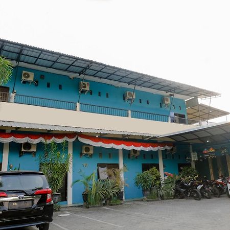 Oyo 1784 Hj. Aniek Residence Madiun Exterior foto