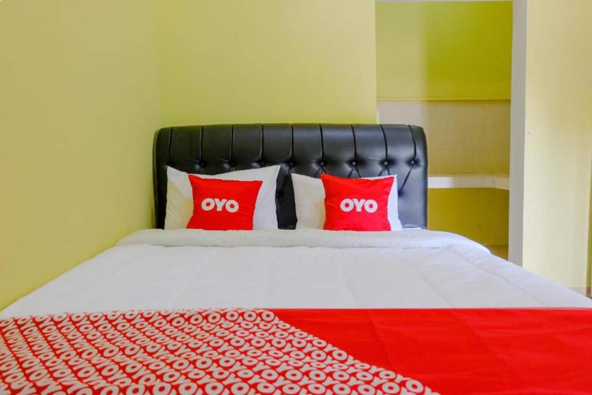 Oyo 1784 Hj. Aniek Residence Madiun Exterior foto